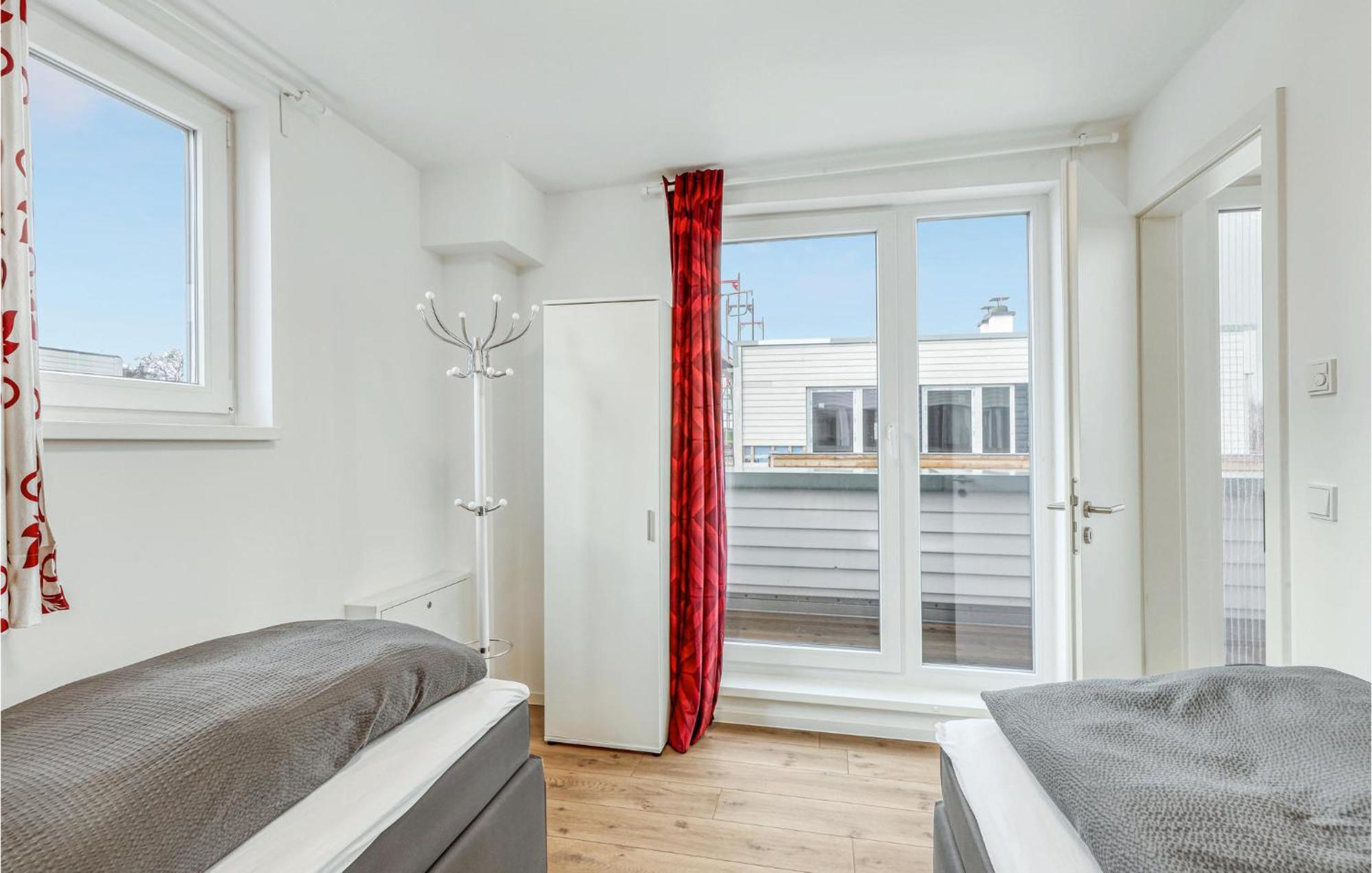 Nice Home In Tossens With Kitchen Zewnętrze zdjęcie